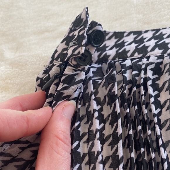 ModCloth herringbone pleated skirt - Picture 3 of 6